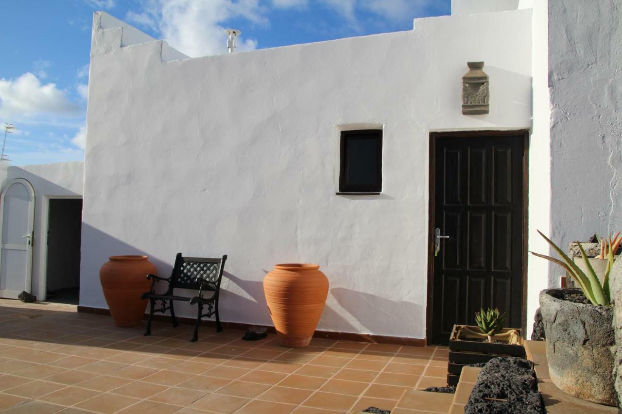 Casa Caldera Guiguan Villa Tinajo Exterior photo